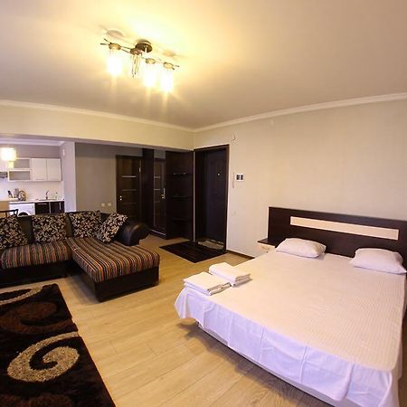 Apartments On Shevchenko 129 อัลมาตี ภายนอก รูปภาพ